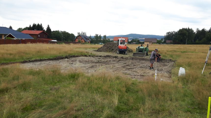 Skrývka ornice a stavba základové desky rodinného domu